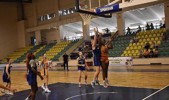 Türkiye Kadınlar Basketbol Ligi’nde şampiyonluk hedefleyen Ferhatoğlu Edremit Belediyesi Gürespor,