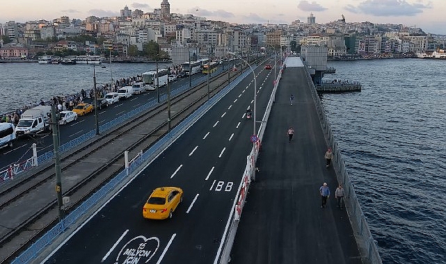 İBB’nin Eminönü ve Karaköy semtlerini birbirine bağlayan Galata Köprüsü’nde gerçekleştirdiği