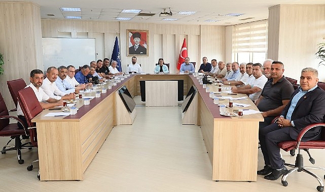 Germencik ilçesinin muhtarları Aydın Büyükşehir Belediye Başkanı Özlem Çerçioğlu'na nezaket