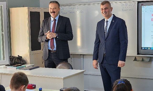 Depreme dayanıklı olmadığı tespit edilerek yıkım kararı verilen Donanma İlkokulu'nun