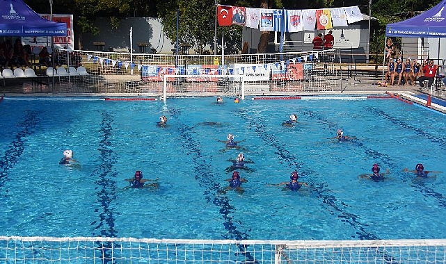 İzmir Büyükşehir Belediyesi’nin Cumhuriyet’in 100. yılı onuruna Göztepe Rotary işbirliğiyle