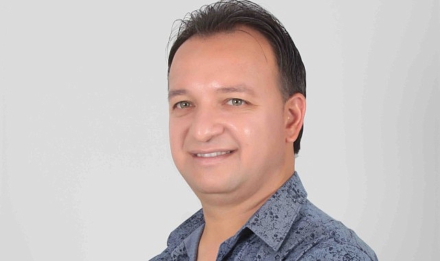 Müziğe küçük yaşlarda bağlama çalarak başlayan Uşaklı sanatçı ''Himmet Çiçek'';