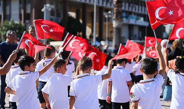 Aliağa’da ‘İlköğretim Haftası’ düzenlenen resmi tören ve etkinliklerle kutlandı