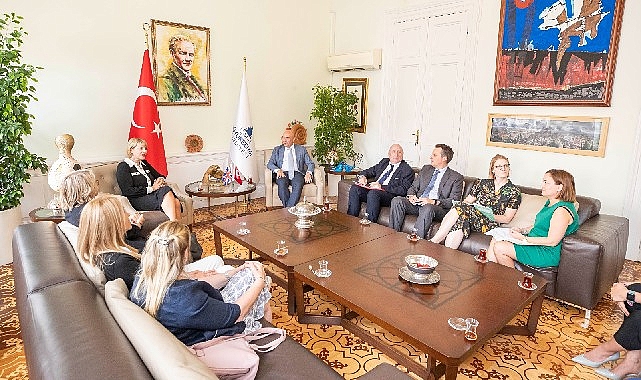 İzmir Büyükşehir Belediye Başkanı Tunç Soyer, İngiltere’nin Ankara Büyükelçisi Jill