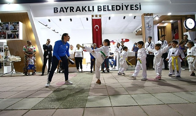İzmir Enternasyonal Fuarı'na katılan Bayraklı Belediyesi, modern standı ve projeleriyle