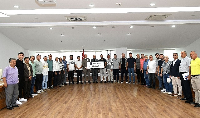 Karabağlar Belediye Başkanı Muhittin Selvitopu, Karabağlar Belediyesi'nin yeni sezon öncesi