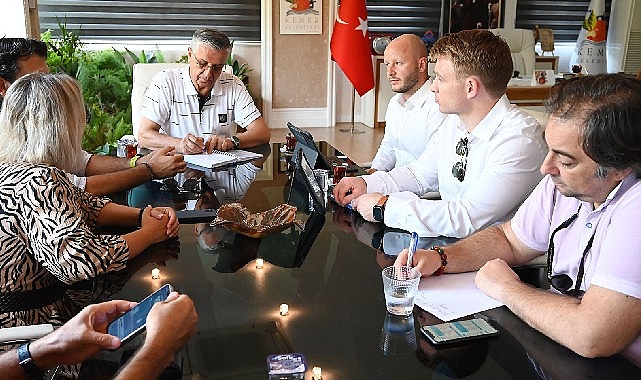 İngiltere’nin en büyük tur operatörlerinden Jet2 yetkilileri, Kemer Belediye Başkanı