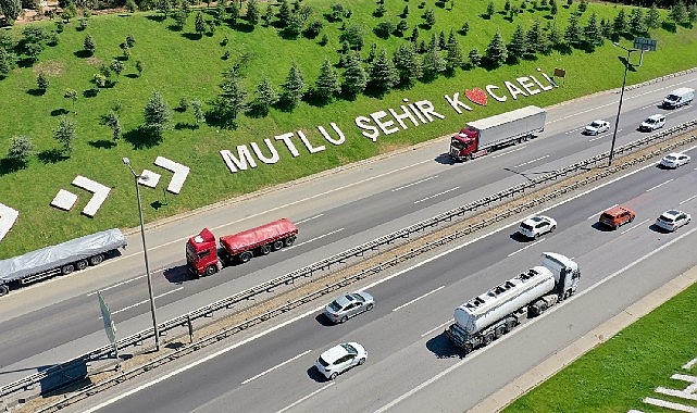 Büyükşehir, ana güzergahlarda yaptığı çalışmalarla yol kenarlarına estetik görünüm kazandırıyor