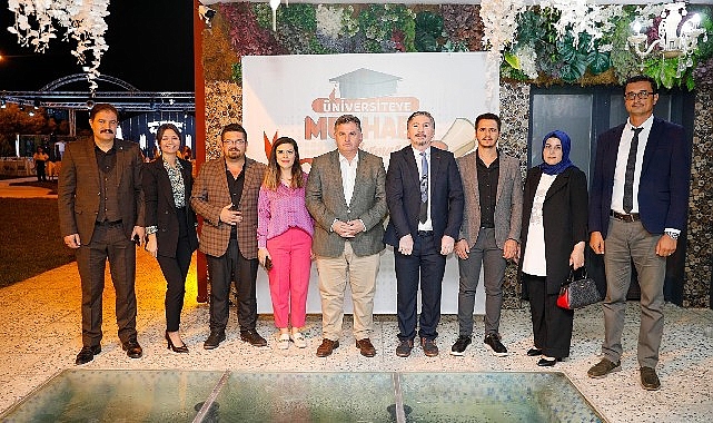 Kınık Belediyesi Sosyal Tesisi olan Poyracık Aquapark’ta üniversiteyi kazanan gençler
