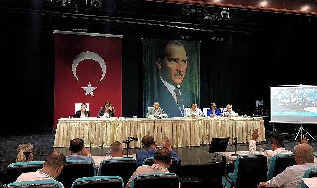 1 Eylül Dünya Barış Günü’nde gerçekleştiren Konak Belediye Meclisinde dünya