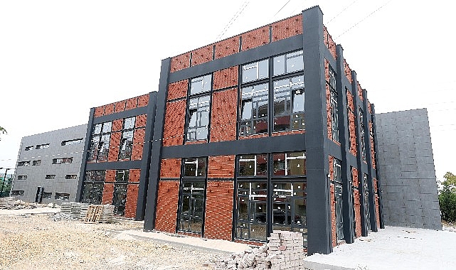 Nilüfer Belediyesi kente yeni bir kütüphane daha kazandırıyor. Modern yapısı