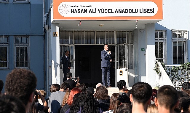 Osmangazi Belediyesi, lise öğrencilerine üniversite sınavına hazırlık sürecinde yardımcı kaynak