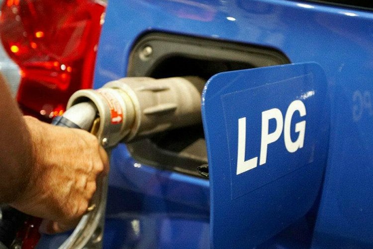 Brent petrol fiyatları ve dövizdeki değişikliklerle vatandaşlar benzin, motorin ve LPG fiyatlarını