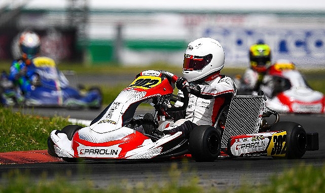 14 yaşındaki Türkiye’nin ilk ve tek milli karting sporcu Ayşe