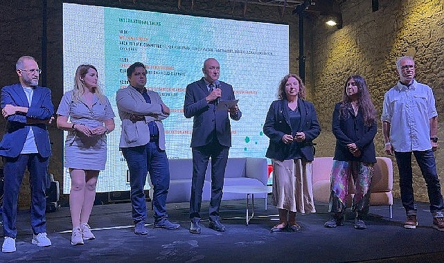 İzmir'deki Bıçakçı Han'da düzenlenen "Arch. for M.E." etkinliği, mimarlık ve