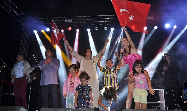 16 Eylül Mordoğan Kurtuluşu, Tuğba Özerk Konseri ile coşkuyla kutlandı,