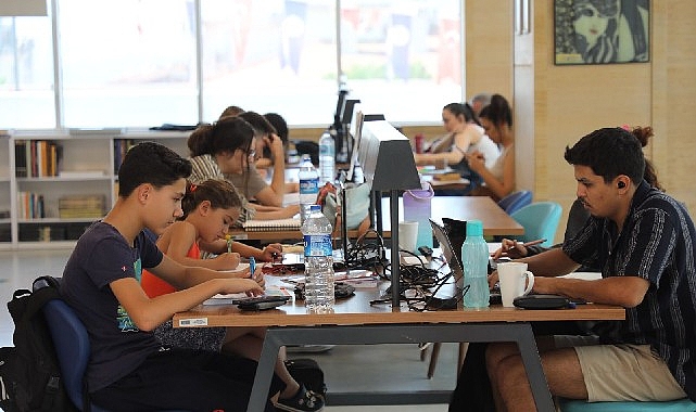 Muğla Büyükşehir Belediyesi Türkan Saylan Çağdaş Yaşam Merkezi içerisindeki kütüphanelere