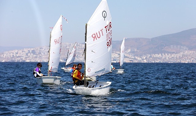 ‘İzmir’in Kurtuluş Kupası Yelken Yarışları’ ile 4. Narlıdere Belediyesi Deniz