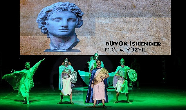 Gençlik temasıyla düzenlenen 92. İzmir Enternasyonal Fuarı, sanatın ve eğlencenin