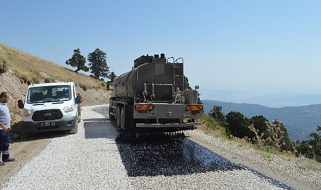 Antalya Büyükşehir Belediyesi kırsal alan ekipleri Korkuteli Çomaklı ve Söbüce