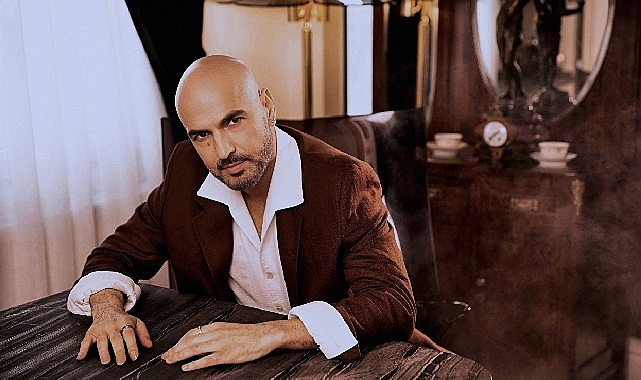 Soner Sarıkabadayı yeni şarkısı "Dudaklarım Yeminli" ile aynı anda hem