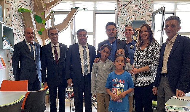 Depremden etkilenen şehirlerde okul kütüphaneleri açma hedefiyle yola çıkan TSKB,