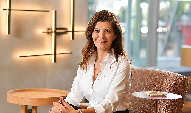 Vodafone Business’ın ‘Dijital Ayna’ çözümü ile müşteriler, istediği makyajın rengini,