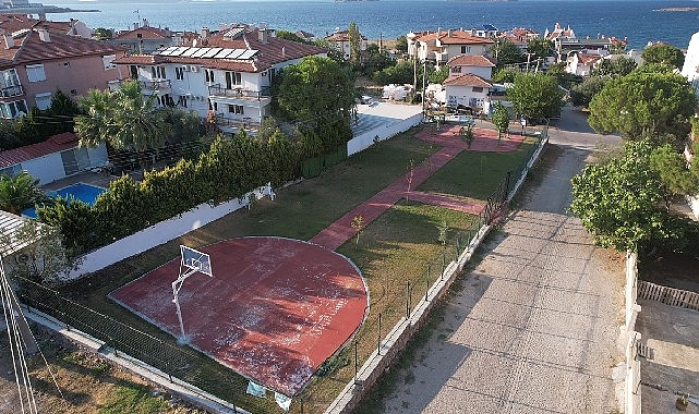 Ayvalık Belediyesi Park Bahçeler Müdürlüğü ekipleri tarafından kısa süre içinde,