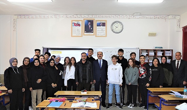 Konya Büyükşehir Belediye Başkanı Uğur İbrahim Altay, 12. sınıfta okuyan