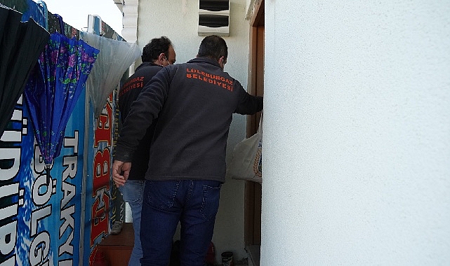 Lüleburgaz Belediyesi’nin “Ek Gıda ve Bez Desteği” programı tüm hızıyla