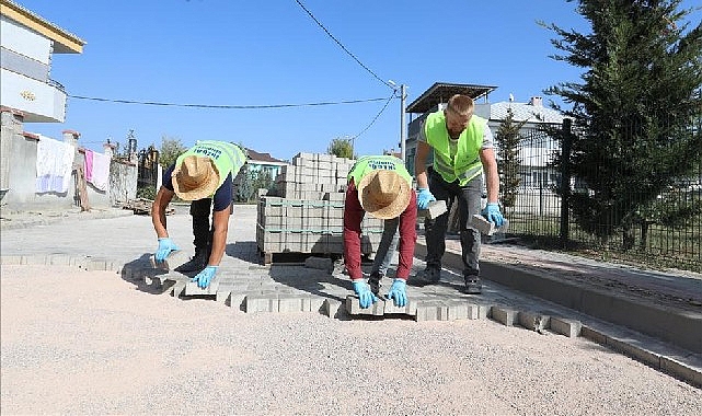 İnegöl Belediyesi’nin Akhisar Mahallesinde sürdürdüğü yol kaplama çalışmalarında sona gelindi.