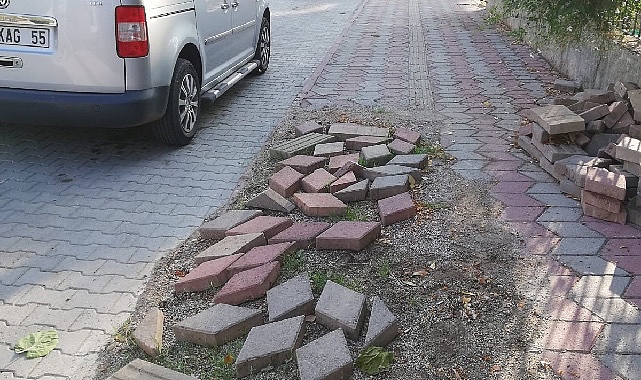 Kemer Belediyesi Fen İşleri Müdürlüğü ekipleri, Arslanbucak mahallesinde bozulan yolların