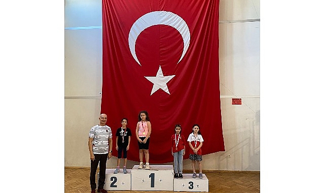 Badminton’da Bayraklı farkı! İzmir dereceleri Bayraklı’dan çıktı