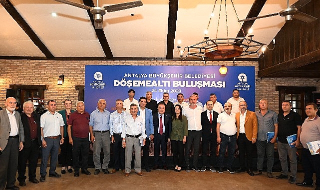 Antalya Büyükşehir Belediye Başkanı Muhittin Böcek, Döşemealtı ilçesinde muhtarlar, tarım