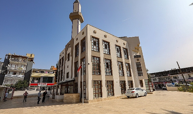 Bayraklı Belediye Başkanı Serdar Sandal, Osmangazi Mahallesi’ndeki Hacı Osman ve