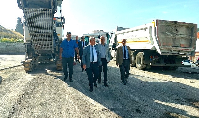 Karabağlar Belediyesi Fen İşleri Müdürlüğü ekipleri, asfaltlama sezonunun başladığı mayıs