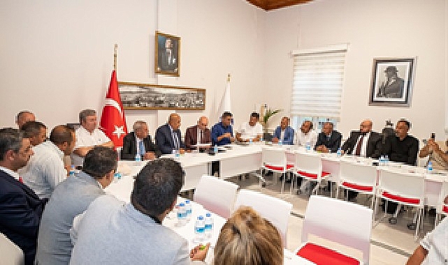 İzmir Büyükşehir Belediye Başkanı Tunç Soyer, kentte bulunan 30 Roman