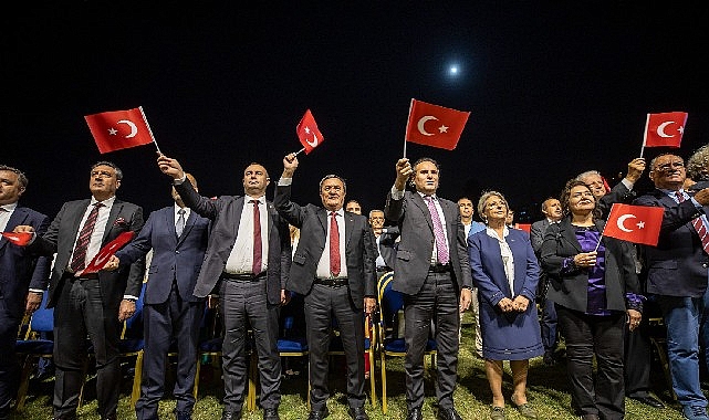 Konak Belediyesi’nin Cumhuriyet Bayramı kutlamaları kapsamında tarihi Agora Ören Yeri’nde