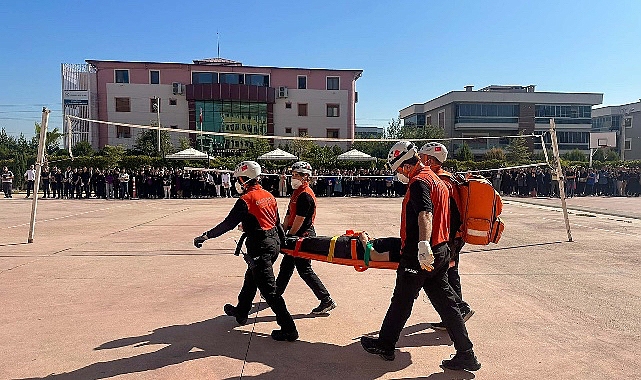 Kahramanmaraş depremindeki özverili çalışmalarından dolayı Türkiye Cumhuriyeti Devlet Üstün Fedakârlık Madalyası’na