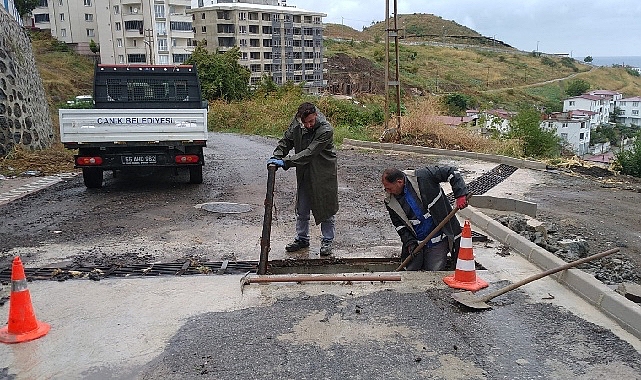 İlçede etkili olan sağanak yağışlara karşı çalışmalarını yoğun ve etkin