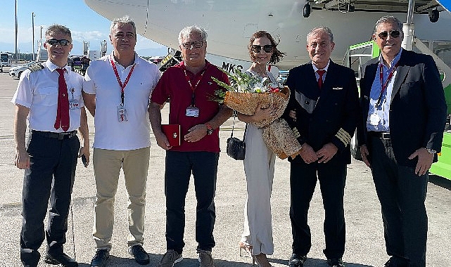 Corendon Airlines ekibinin emektar öğretmen ve kaptanı Zeki Bıyık, gökyüzünde