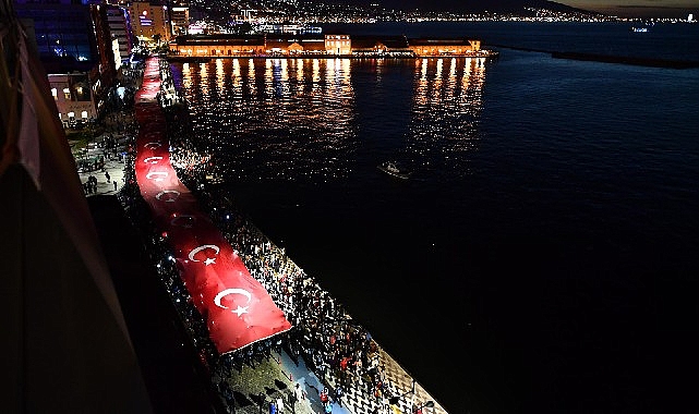 İzmir’de Cumhuriyetin 100’üncü yılı Büyükşehir Belediyesi’nin düzenlediği etkinliklerle coşkuyla kutlanacak.