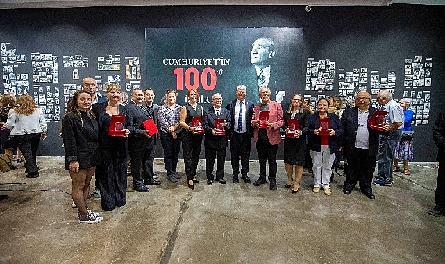 Fotoğraf ve tarih meraklılarının merakla beklediği "Cumhuriyetin 100'ü İzmir" sergisi