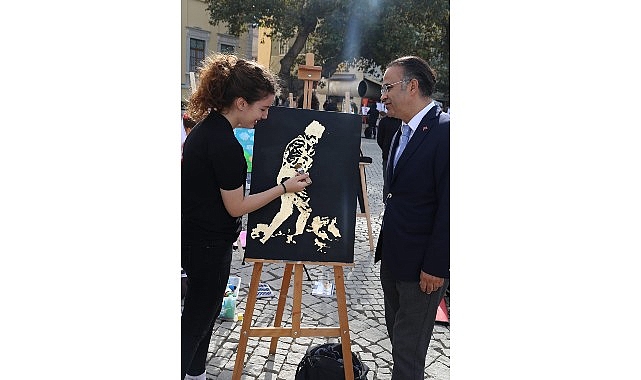 İzmir İl Milli Eğitim Müdürlüğü, Türkiye Cumhuriyeti'nin 100 yılını büyük