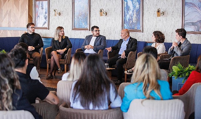Gençlik Belediyesi meclis üyeleriyle sabah kahvaltısında bir araya gelen İzmir