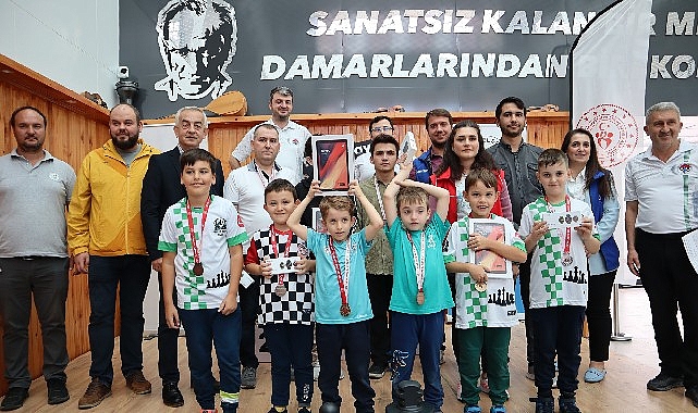 29 Ekim Cumhuriyet’in Kuruluşu’nun 100. yıldönümü dolayısıyla Türkiye Satranç Federasyonu,