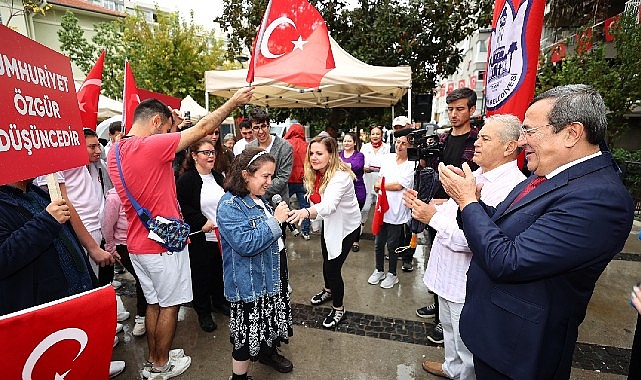 Konak Belediyesi Engelsiz Yaşam Köyü öğrencilerinin Engelsiz Vals gösterisi, Cumhuriyet