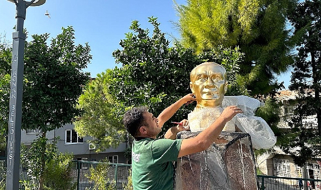 Ferahlı Parkı, saldırıya uğrayan Atatürk büstüne yeniden kavuştu. Gerekli çalışmaları