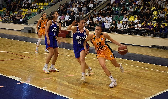 Türkiye Kadınlar Basketbol Ligi'nde şampiyonluğu hedefleyen Ferhatoğlu Edremit Belediyesi Gürespor,