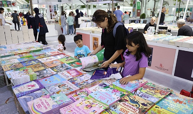 13. Kocaeli Kitap Fuarı, Kocaeli Kongre Merkezinde kitapseverlere kapılarını açtığı